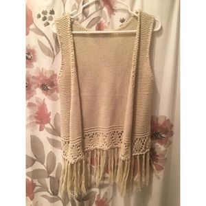 Thick lace cardigan vest with fringe